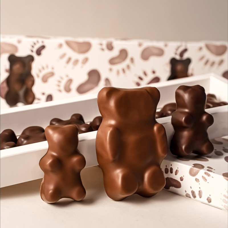 Assortiment de mini oursons en guimauve et chocolat fait main par la chocolaterie Duceau à Angoulême